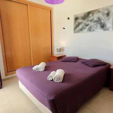 Olhos De Agua 1br With Pool, Ac And Free Parking شقة *