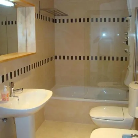 Olhos De Agua 1br With Pool, Ac And Free Parking شقة