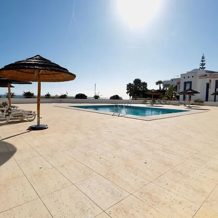 Olhos De Agua 1br With Pool, Ac And Free Parking *