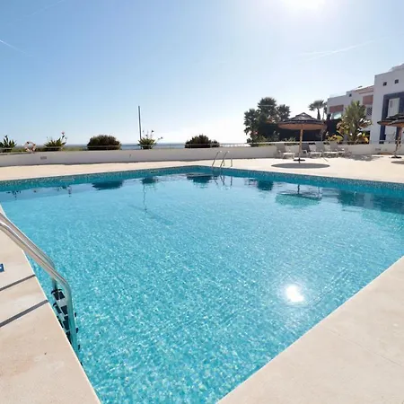 Olhos De Agua 1br With Pool, Ac And Free Parking شقة *