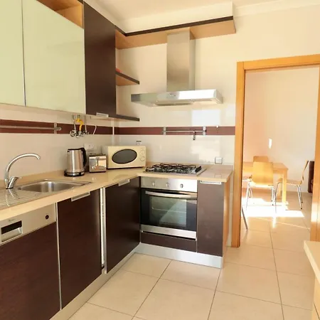 Olhos De Agua 1br With Pool, Ac And Free Parking