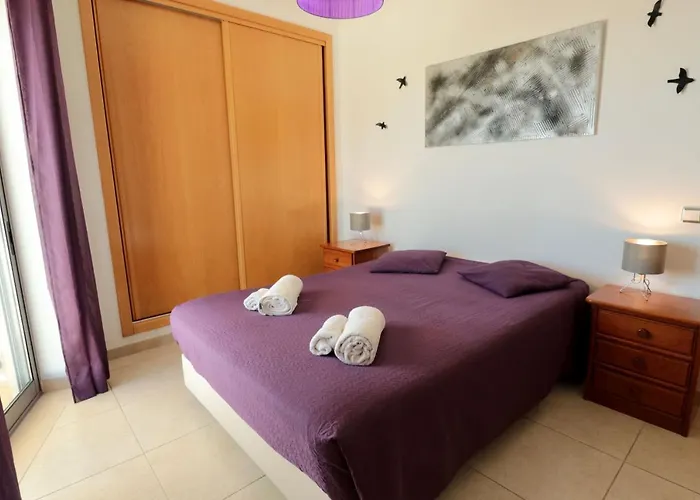 Olhos De Agua 1br With Pool, Ac And Free Parking 아파트 *