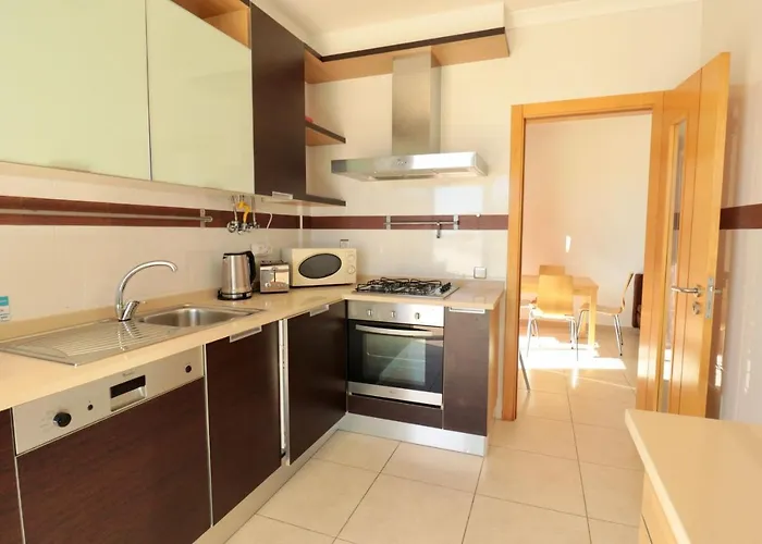 Olhos De Agua 1br With Pool, Ac And Free Parking