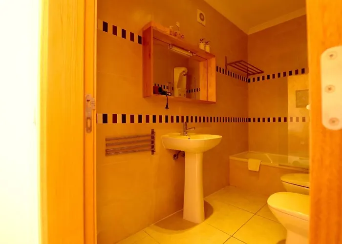 아파트 Olhos De Agua 1br With Pool, Ac And Free Parking *
