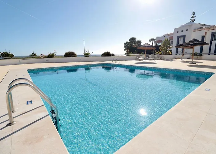 Olhos De Agua 1br With Pool, Ac And Free Parking 아파트 *