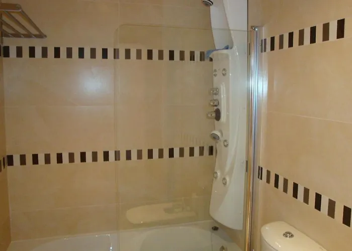 Olhos De Agua 1br With Pool, Ac And Free Parking *