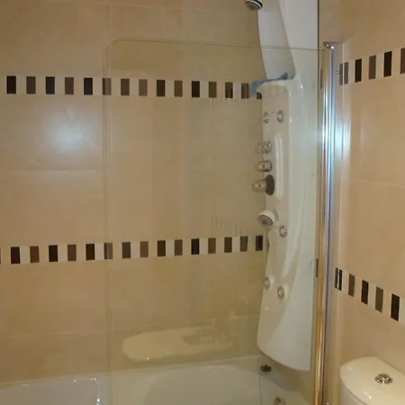 Olhos De Agua 1br With Pool, Ac And Free Parking *