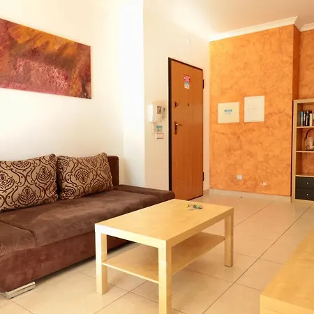 Olhos De Agua 1br With Pool, Ac And Free Parking *